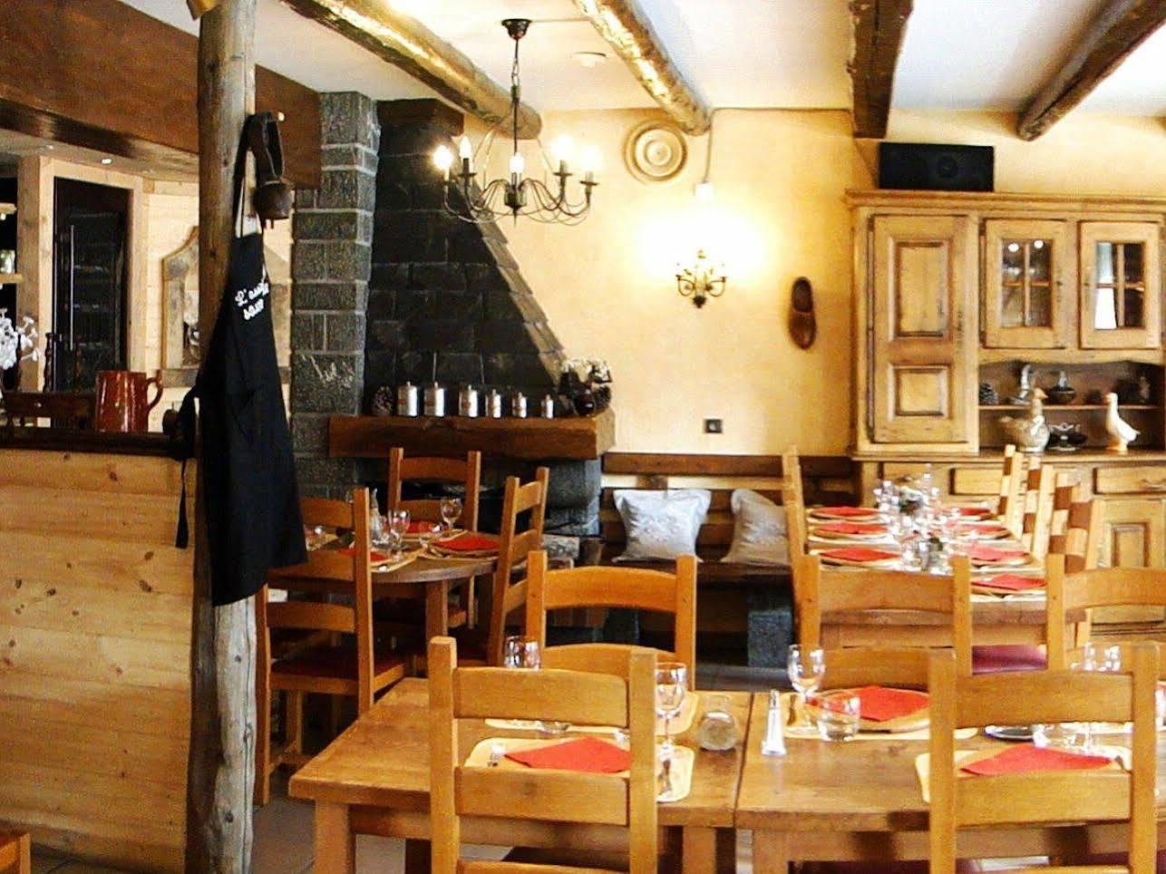 Logis Hotel Les Ancolies Arêches Eksteriør bilde